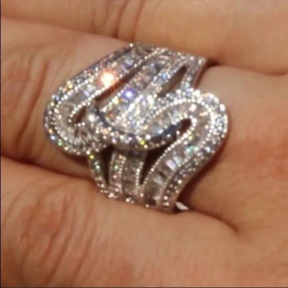 BAGUETTE 5.6 CT STERLING SILVER DIAMOND RING, CUTE RING, SHINY RING. - Picture 4 of 4